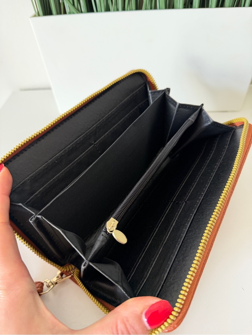 Brown Pebbled Faux Leather Zip Around Wallet Wristlet Clutch Organizer - Picture 3 of 6